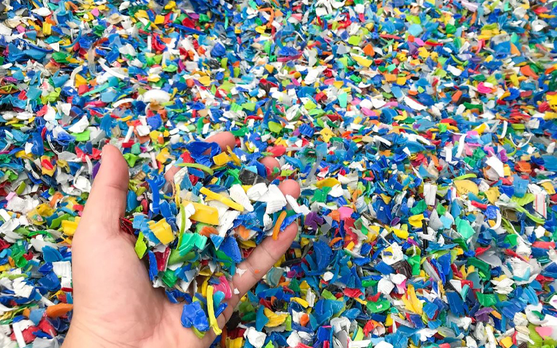 What is plastic flakes? Applications, types and stages of production of flakes in the recycling industry